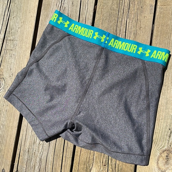 Under Armour Shorts - Picture 2 of 3